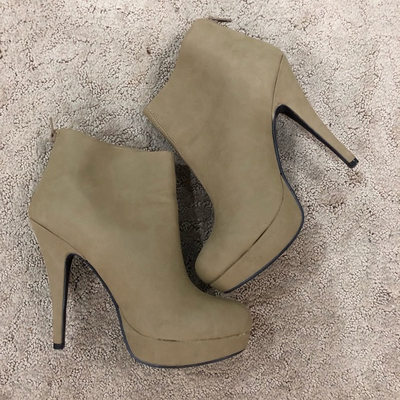 delicious Shoes - Women’s brown bootie stilettos size 8.5 delicious